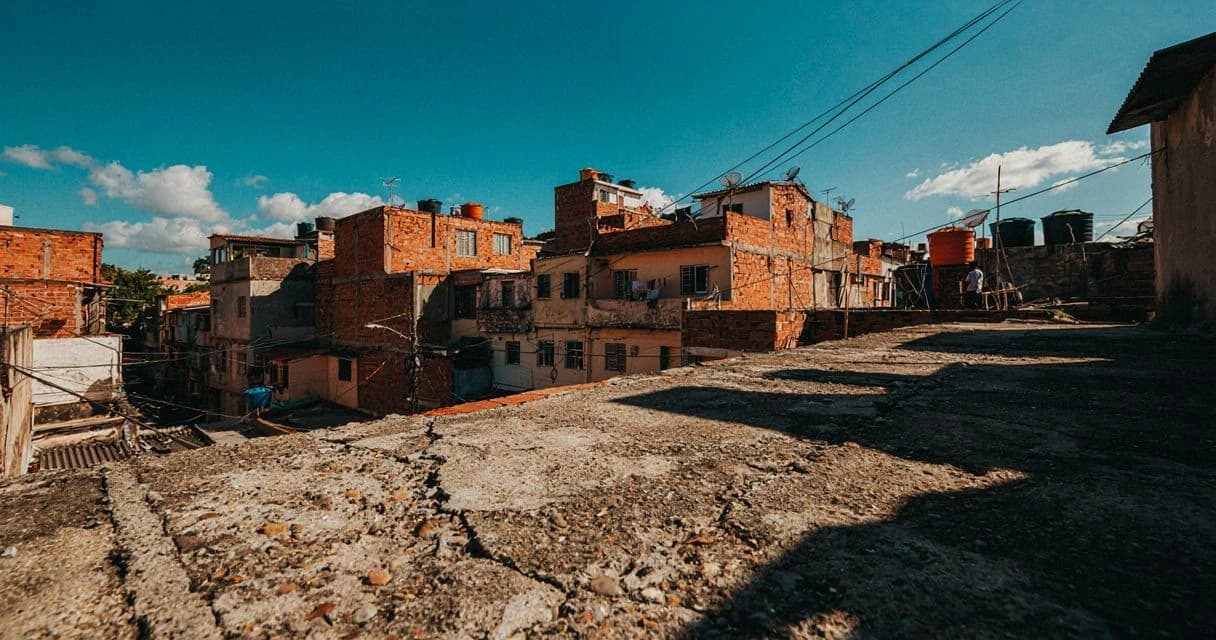 impermeabilizar laje exposta ao sol: Por que laje exposta falha tão rápido